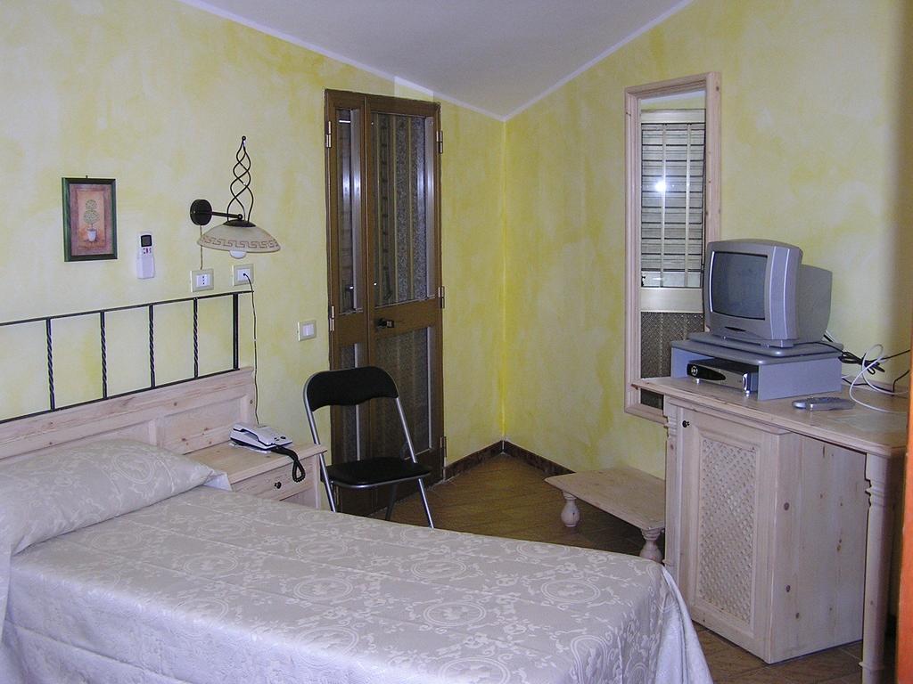 Hotel Mistral Portoscuso Habitación foto